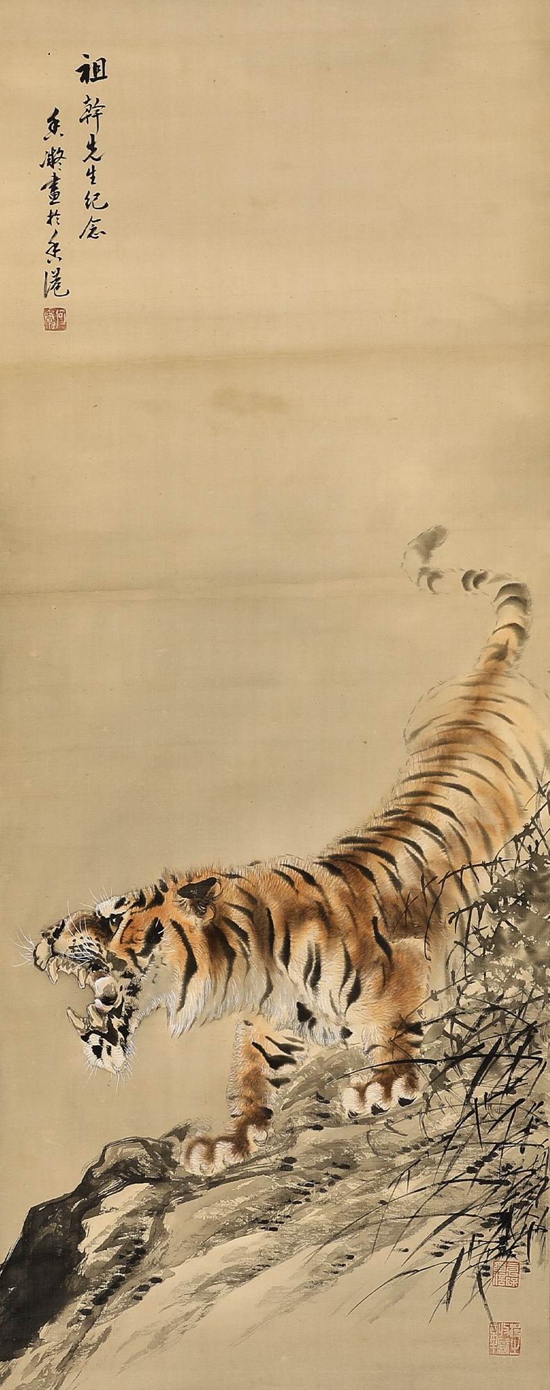 何香凝-1-8（107x41cm原绢轴.jpg